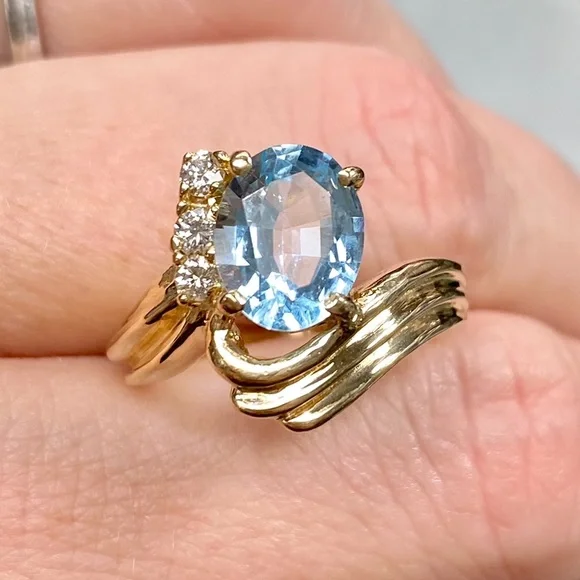 14k Yellow Gold Blue Topaz & Diamond Curved Cocktail Ring